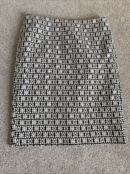 Banana Republic Dresses & Skirts - Banana Republic Black and Cream Floral Geometric Pencil Skirt
